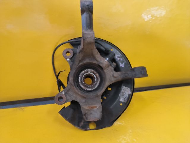 bontott TOYOTA YARIS VERSO Jobb első Csonkállvány Kerékaggyal