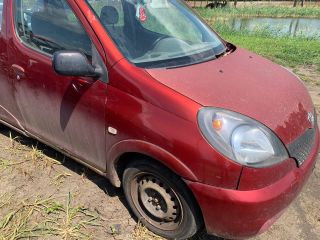 bontott TOYOTA YARIS VERSO Jobb első Féknyereg Munkahengerrel