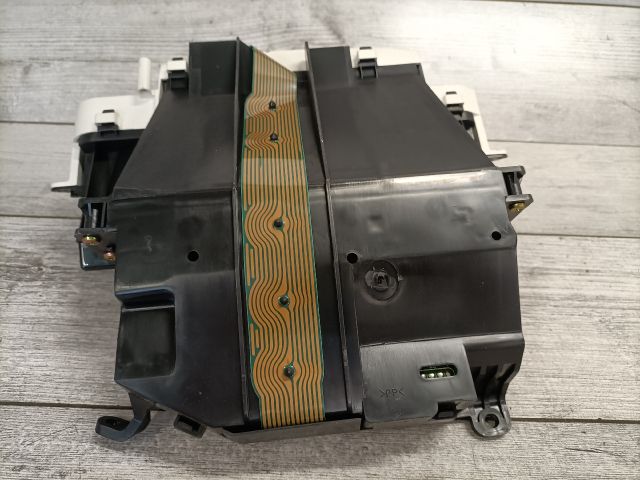 bontott TOYOTA YARIS VERSO Kilométeróra