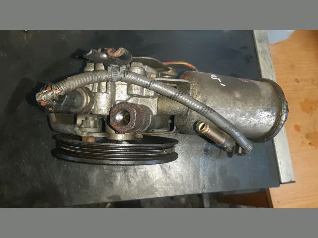 bontott TOYOTA YARIS VERSO Kormányszervó Motor (Hidraulikus)