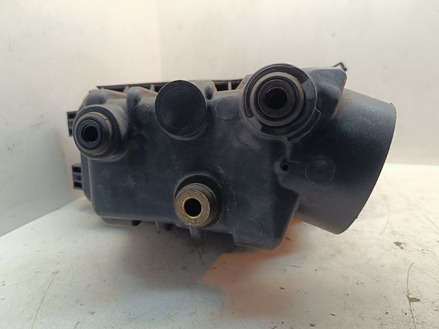 bontott TOYOTA YARIS VERSO Légszűrő Ház