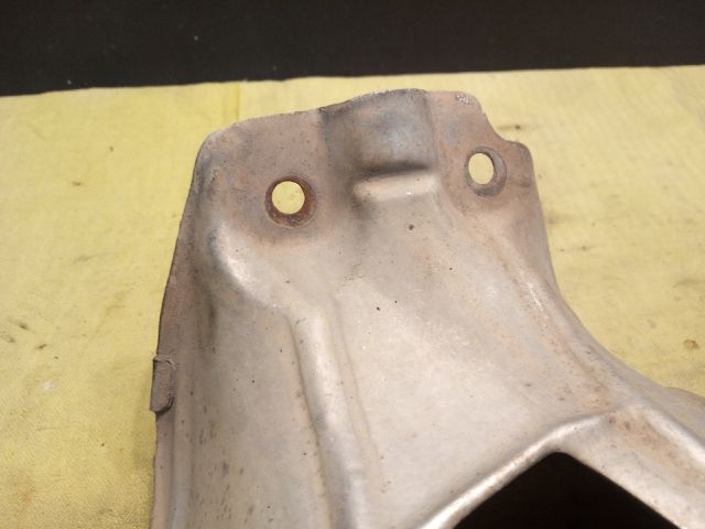 bontott TOYOTA YARIS VERSO Leömlő Hővédő Lemez