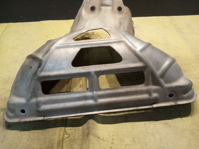 bontott TOYOTA YARIS VERSO Leömlő Hővédő Lemez