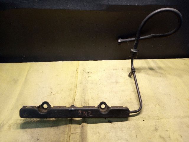 bontott TOYOTA YARIS VERSO Porlasztó Sor / Híd