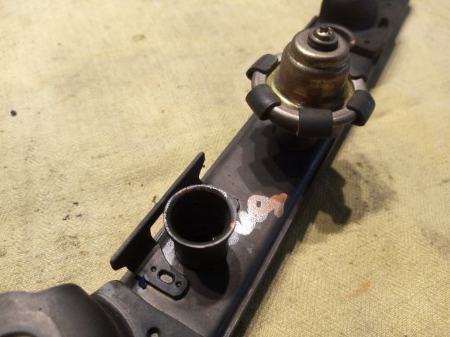 bontott TOYOTA YARIS VERSO Porlasztó Sor / Híd