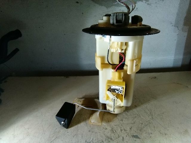 bontott TOYOTA YARIS VERSO Üzemanyag Szivattyú