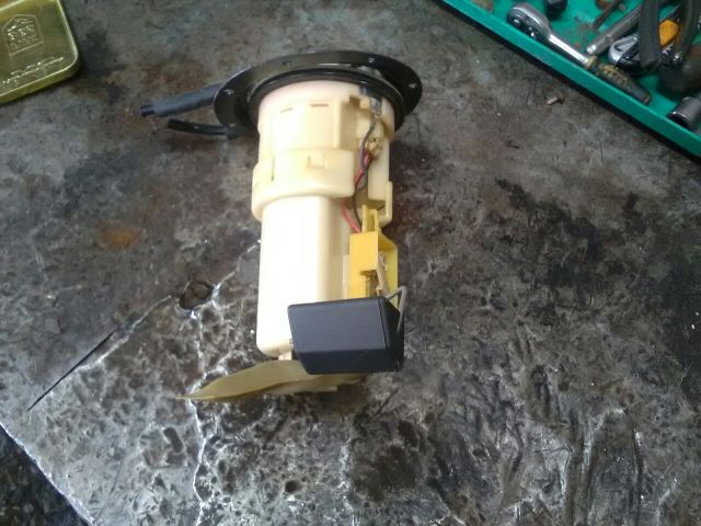 bontott TOYOTA YARIS VERSO Üzemanyag Szivattyú