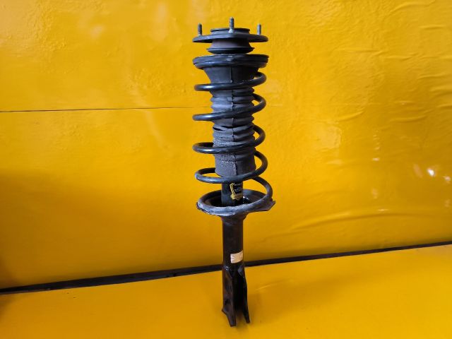 bontott TOYOTA YARIS VERSO Bal első Gólyaláb (Lengécsillapító, Rugó)