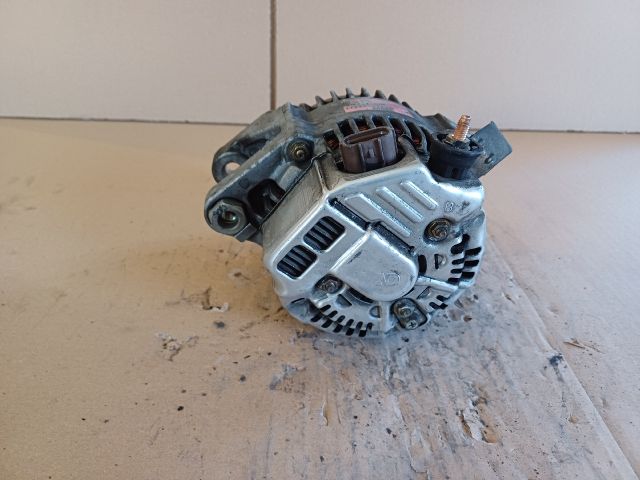 bontott TOYOTA YARIS VERSO Generátor