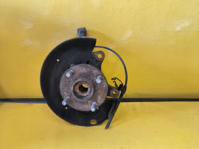 bontott TOYOTA YARIS VERSO Jobb első Csonkállvány Kerékaggyal