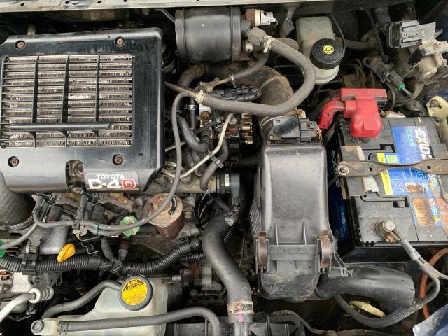 bontott TOYOTA YARIS VERSO Komplett Motor (Segédberendezésekkel)