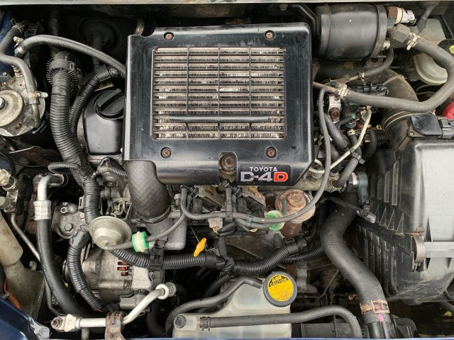 bontott TOYOTA YARIS VERSO Komplett Motor (Segédberendezésekkel)