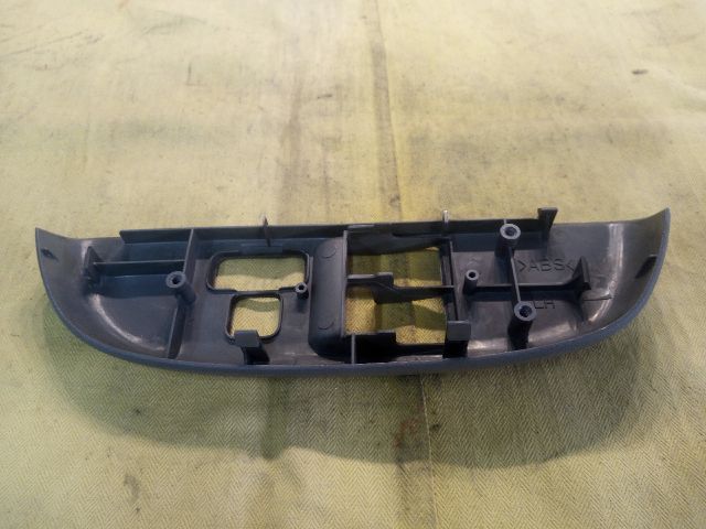 bontott TOYOTA YARIS VERSO Bal első Ablakemelő Kapcsoló Keret