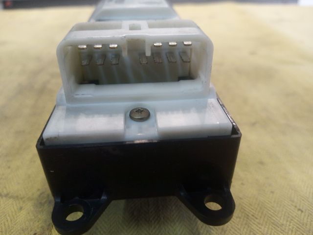 bontott TOYOTA YARIS VERSO Bal első Ablakemelő Kapcsoló