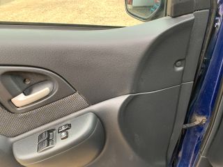 bontott TOYOTA YARIS VERSO Bal első Ajtó Kárpit