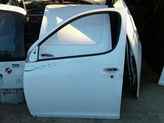 bontott TOYOTA YARIS VERSO Bal első Ajtó (Üres lemez)