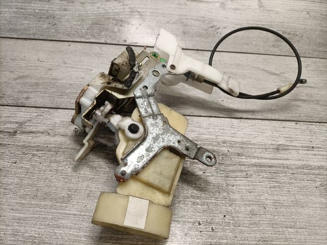 bontott TOYOTA YARIS VERSO Bal első Ajtózár