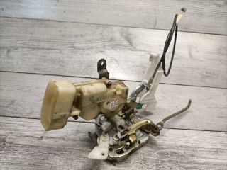 bontott TOYOTA YARIS VERSO Bal első Ajtózár