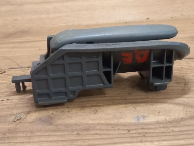 bontott TOYOTA YARIS VERSO Bal első Belső Kilincs