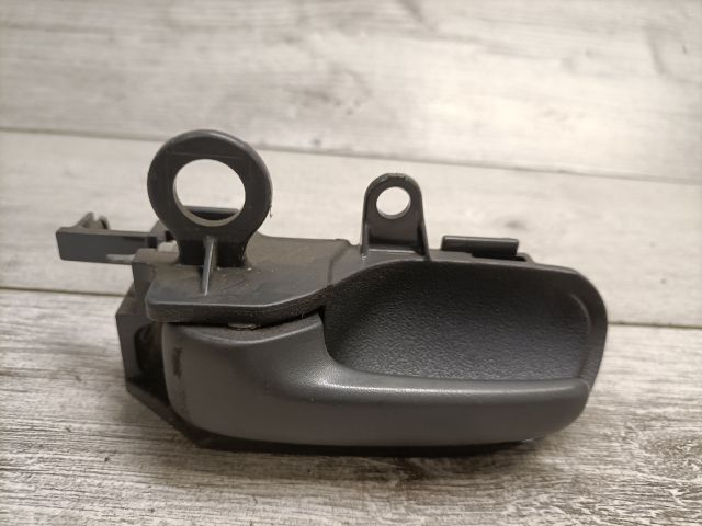 bontott TOYOTA YARIS VERSO Bal első Belső Kilincs