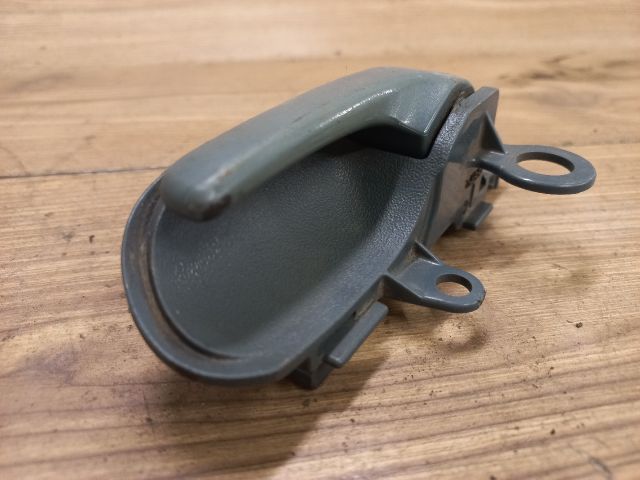 bontott TOYOTA YARIS VERSO Bal első Belső Kilincs