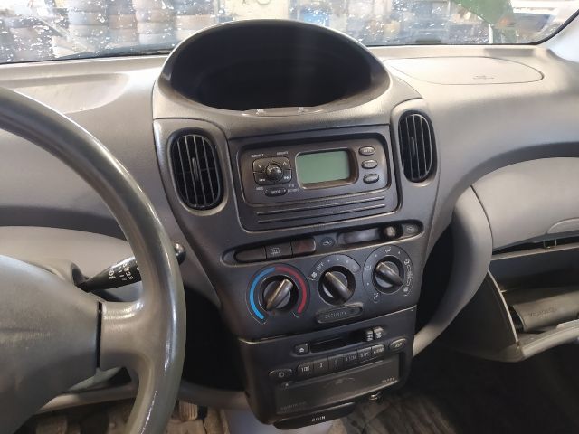 bontott TOYOTA YARIS VERSO Bal első Fejtámla