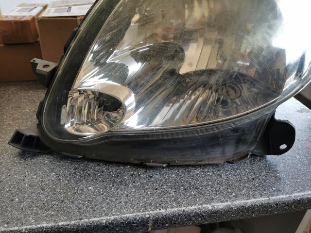 bontott TOYOTA YARIS VERSO Bal első Lámpabúra