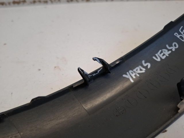 bontott TOYOTA YARIS VERSO Bal első Lökhárító Díszléc