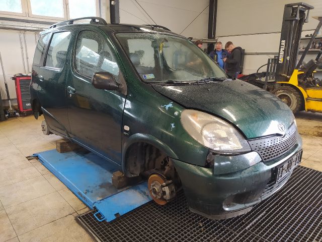 bontott TOYOTA YARIS VERSO Bal első Oldal Lökhárító Tartó (Műanyag)