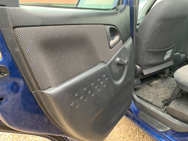 bontott TOYOTA YARIS VERSO Bal hátsó Ajtó Kárpit