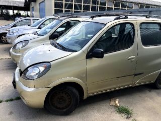 bontott TOYOTA YARIS VERSO Bal hátsó Ajtó (Részeivel)