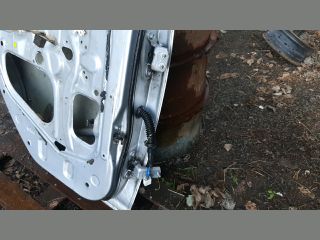 bontott TOYOTA YARIS VERSO Bal hátsó Ajtó (Üres lemez)