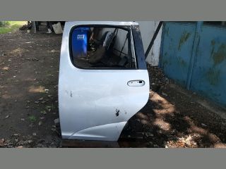 bontott TOYOTA YARIS VERSO Bal hátsó Ajtó (Üres lemez)