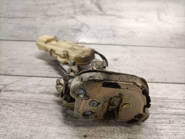 bontott TOYOTA YARIS VERSO Bal hátsó Ajtózár