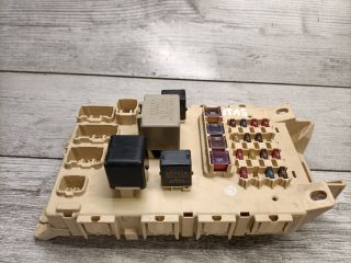 bontott TOYOTA YARIS VERSO Biztosítéktábla Utastér