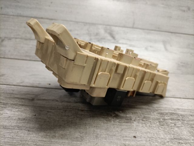 bontott TOYOTA YARIS VERSO Biztosítéktábla Utastér