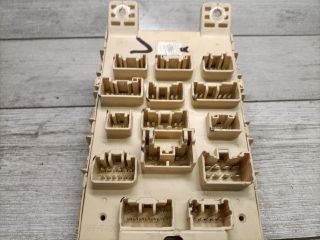 bontott TOYOTA YARIS VERSO Biztosítéktábla Utastér