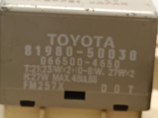 bontott TOYOTA YARIS VERSO Biztosítéktábla Utastér