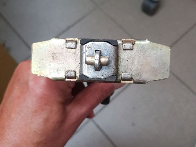 bontott TOYOTA YARIS VERSO Csomagtérajtó Ajtóhatároló