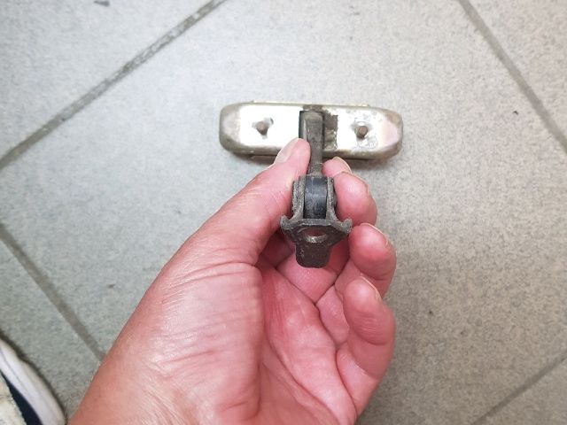 bontott TOYOTA YARIS VERSO Csomagtérajtó Ajtóhatároló