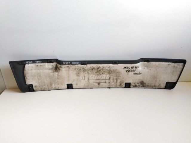 bontott TOYOTA YARIS VERSO Csomagtérajtó Díszléc
