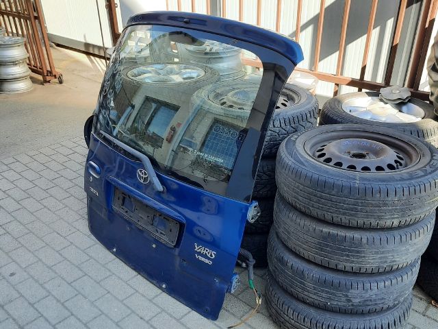 bontott TOYOTA YARIS VERSO Csomagtérajtó (Részeivel)