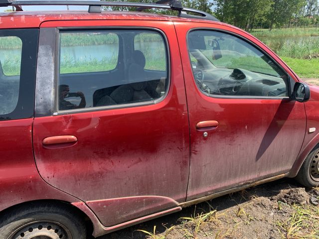 bontott TOYOTA YARIS VERSO Csomagtérajtó Zárszerkezet