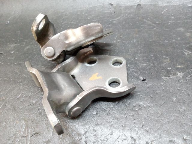 bontott TOYOTA YARIS VERSO Csomagtérajtó Zsanér