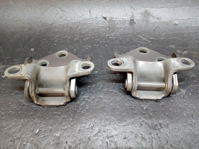 bontott TOYOTA YARIS VERSO Csomagtérajtó Zsanér