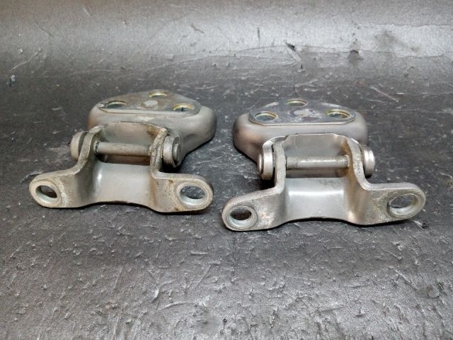 bontott TOYOTA YARIS VERSO Csomagtérajtó Zsanér