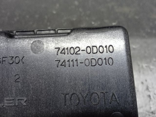 bontott TOYOTA YARIS VERSO Első Hamutartó