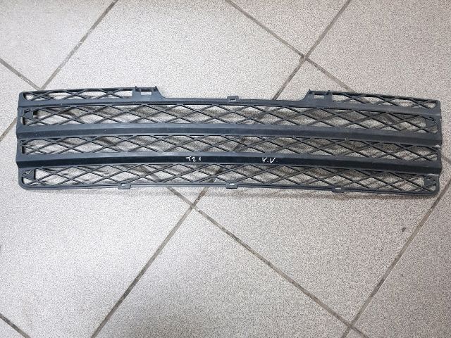 bontott TOYOTA YARIS VERSO Első Lökhárító Alsó Középső Díszrács