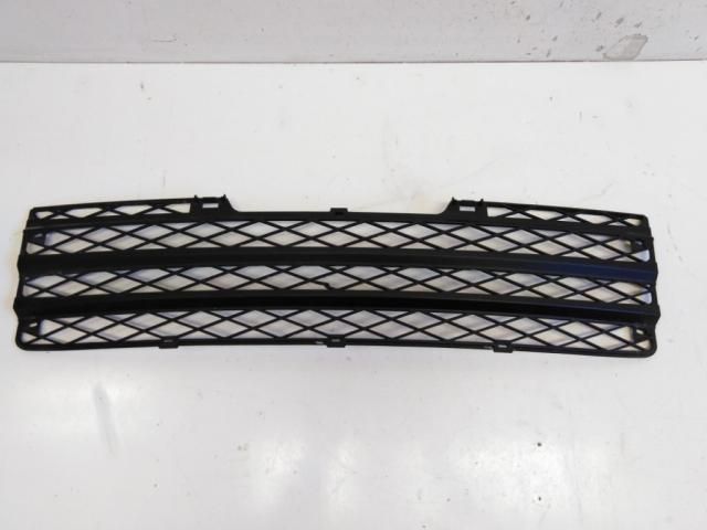 bontott TOYOTA YARIS VERSO Első Lökhárító Alsó Középső Díszrács