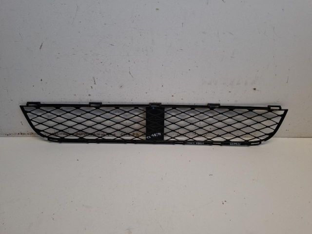 bontott TOYOTA YARIS VERSO Első Lökhárító Alsó Középső Díszrács